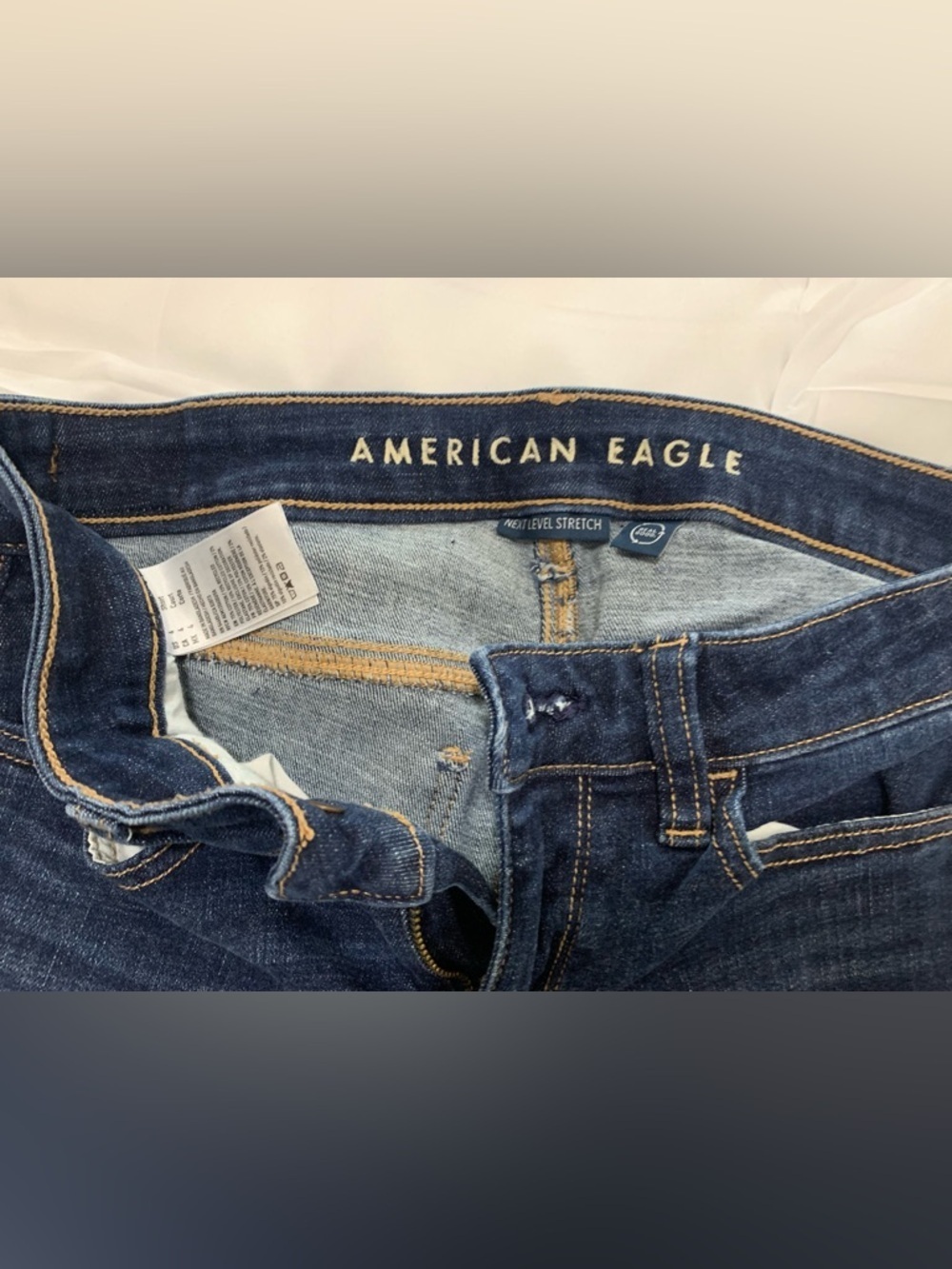 Preloved American Eagle Size 4 Short Jeans - Picture 5 of 6